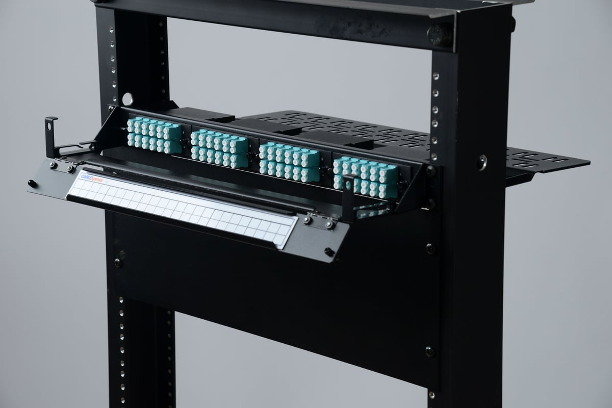 386408 - CABLExpress 1U 4 SLOT RSD SERIES EASY ACCESS WITH REAR MANAGER_loaded with manager door open2-1_dvg